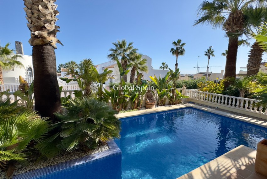 Wederverkoop - VILLA -
ORIHUELA COSTA - Costa Blanca