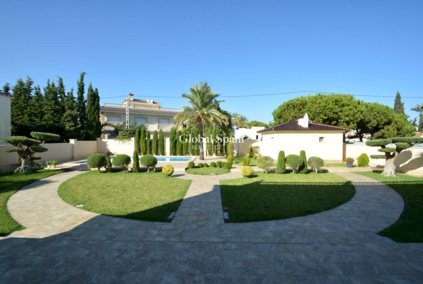 Wederverkoop - VILLA -
ORIHUELA COSTA - Costa Blanca