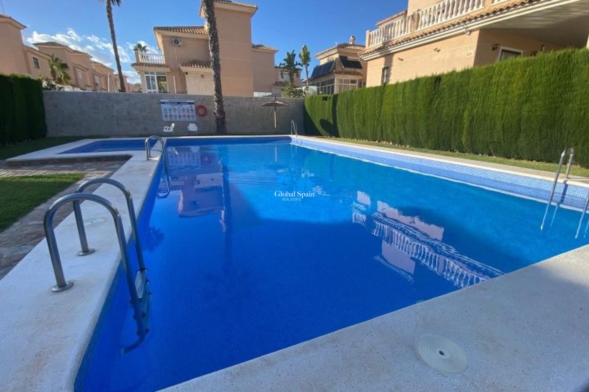 Wederverkoop - VILLA -
ORIHUELA COSTA - Costa Blanca