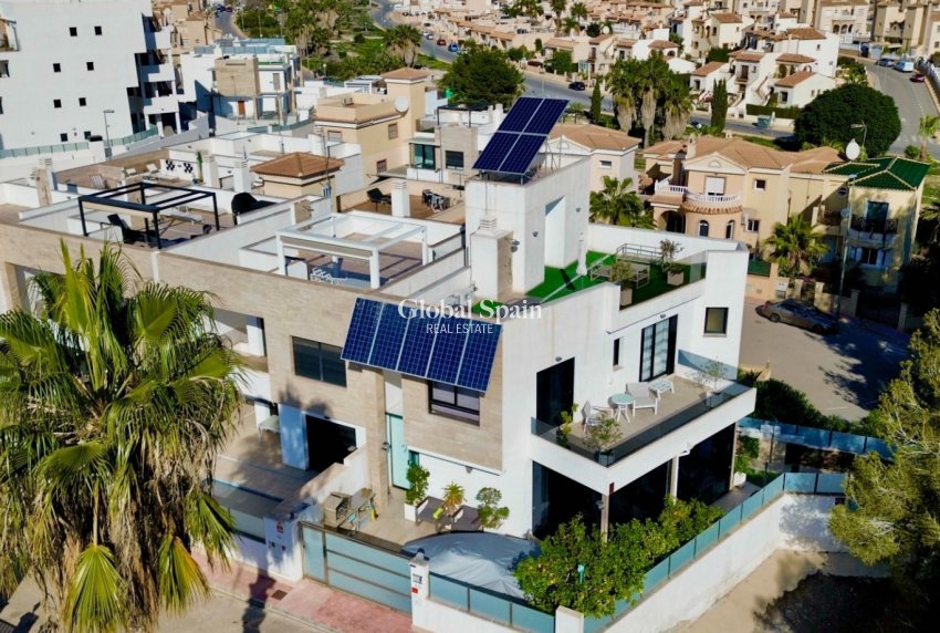 Wederverkoop - VILLA -
ORIHUELA COSTA - Costa Blanca