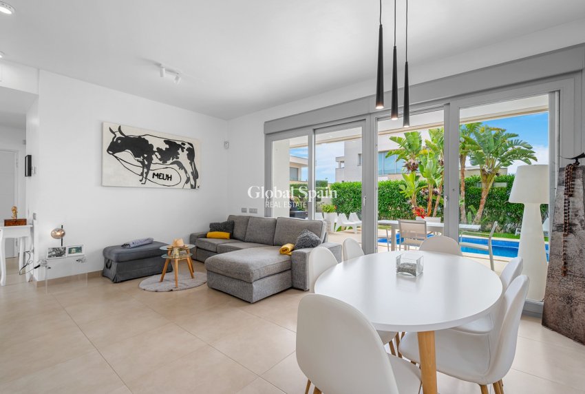 Wederverkoop - VILLA -
ORIHUELA COSTA - Costa Blanca