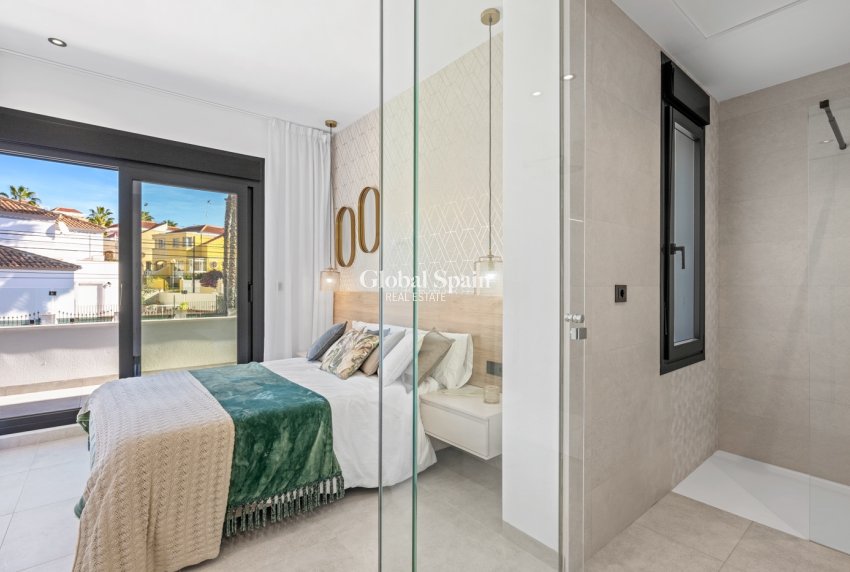 Wederverkoop - VILLA -
ORIHUELA COSTA - Costa Blanca