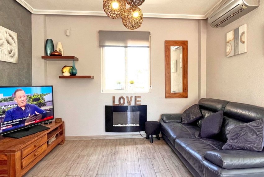 Wederverkoop - VILLA -
ORIHUELA COSTA - Costa Blanca