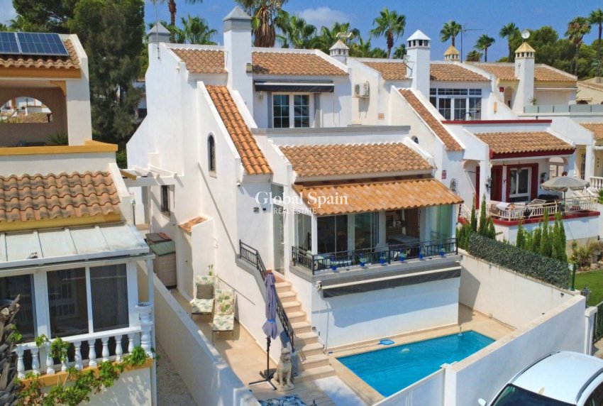 Wederverkoop - VILLA -
ORIHUELA COSTA - Costa Blanca