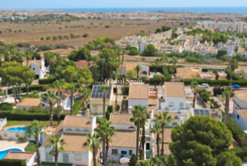 Wederverkoop - VILLA -
ORIHUELA COSTA - Costa Blanca