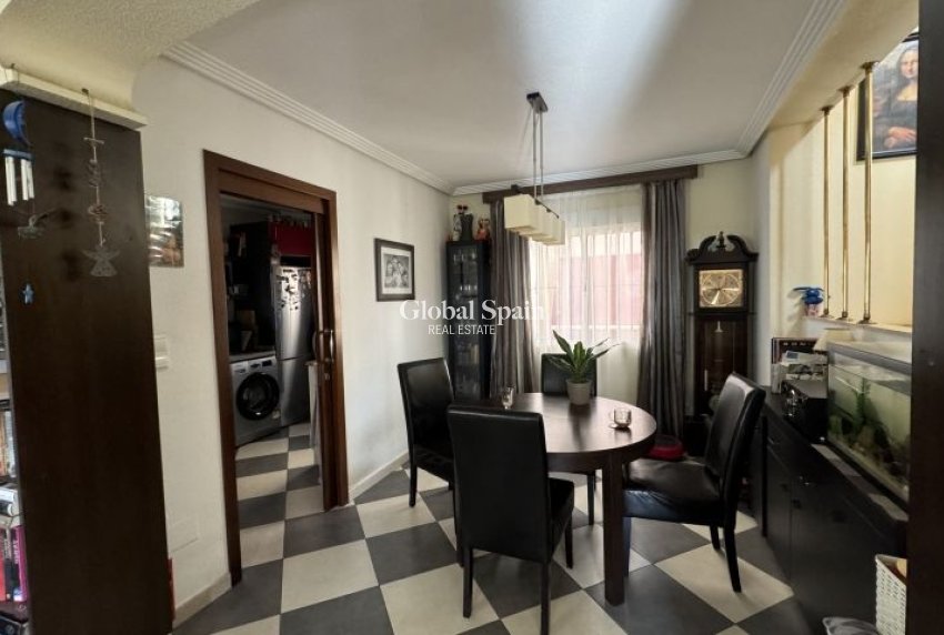 Wederverkoop - VILLA -
ORIHUELA COSTA - Costa Blanca