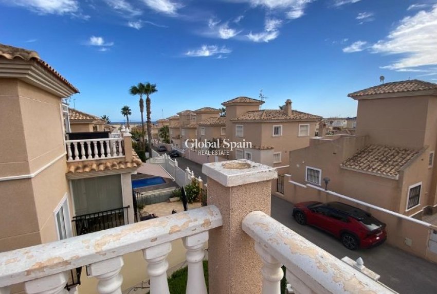 Wederverkoop - VILLA -
ORIHUELA COSTA - Costa Blanca