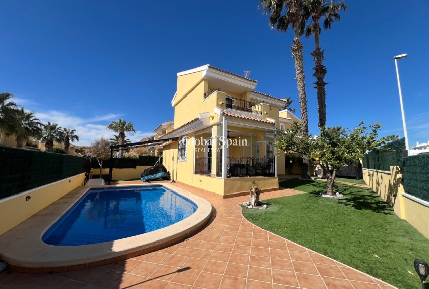 Wederverkoop - VILLA -
ORIHUELA COSTA - Costa Blanca
