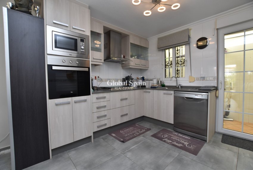 Wederverkoop - VILLA -
ORIHUELA COSTA - Costa Blanca