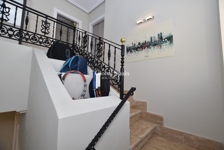 Wederverkoop - VILLA -
ORIHUELA COSTA - Costa Blanca