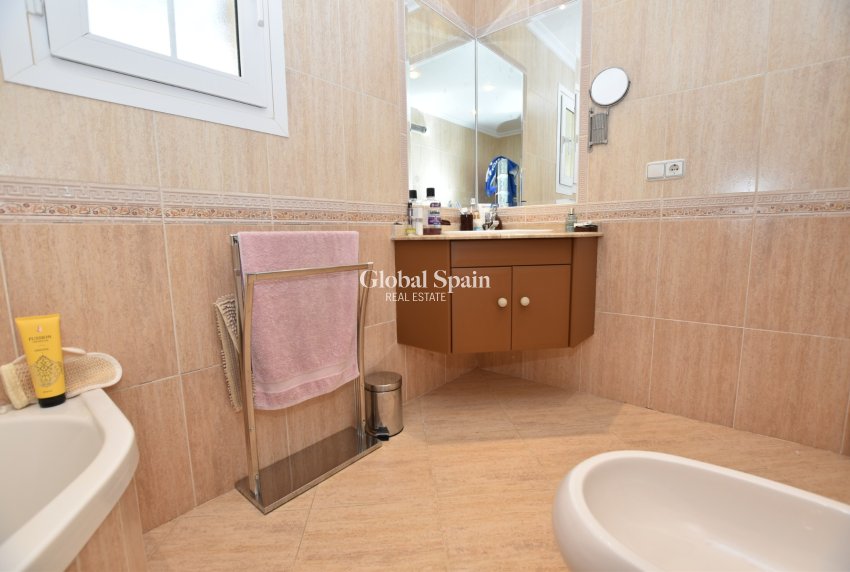 Wederverkoop - VILLA -
ORIHUELA COSTA - Costa Blanca