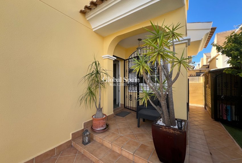 Wederverkoop - VILLA -
ORIHUELA COSTA - Costa Blanca