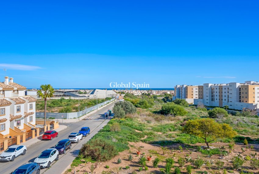 Wederverkoop - VILLA -
ORIHUELA COSTA - Costa Blanca