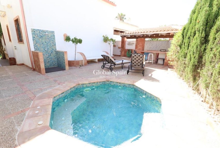 Wederverkoop - VILLA -
ORIHUELA COSTA - Costa Blanca