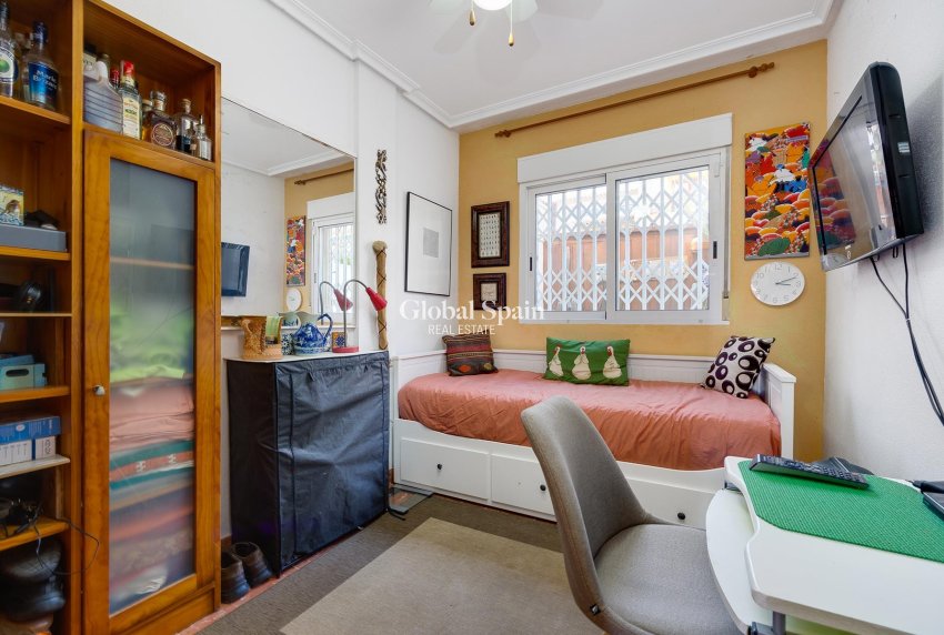 Wederverkoop - VILLA -
ORIHUELA COSTA - Costa Blanca