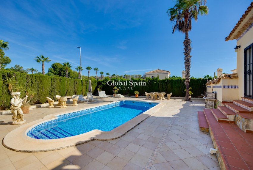 Wederverkoop - VILLA -
ORIHUELA COSTA - Costa Blanca