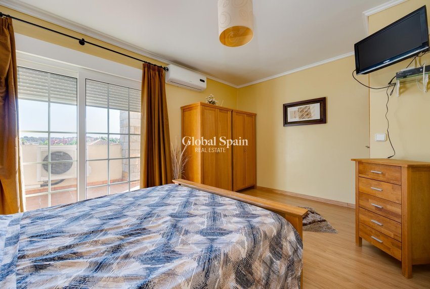 Wederverkoop - VILLA -
ORIHUELA COSTA - Costa Blanca