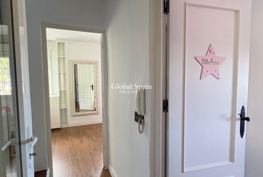 Wederverkoop - VILLA -
ORIHUELA COSTA - Costa Blanca