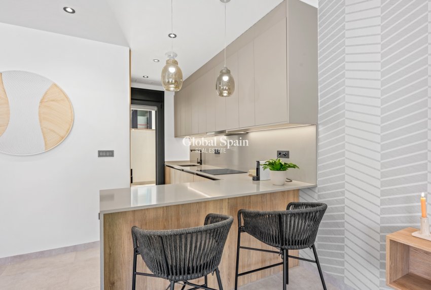 Wederverkoop - VILLA -
ORIHUELA COSTA - Costa Blanca