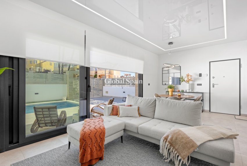 Wederverkoop - VILLA -
ORIHUELA COSTA - Costa Blanca