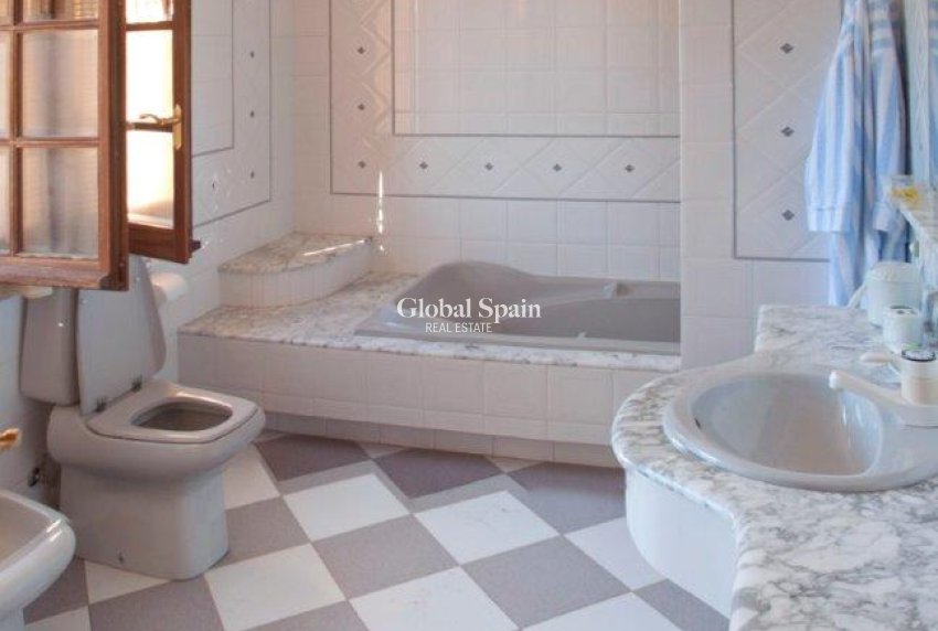 Wederverkoop - VILLA -
ORIHUELA COSTA - Costa Blanca