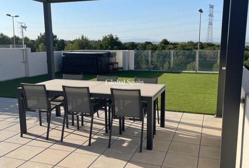 Wederverkoop - VILLA -
ORIHUELA COSTA - Costa Blanca