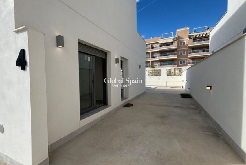Wederverkoop - VILLA -
ORIHUELA COSTA - Costa Blanca