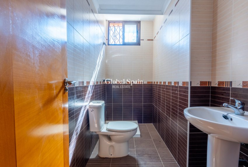 Wederverkoop - VILLA -
ORIHUELA COSTA - Costa Blanca