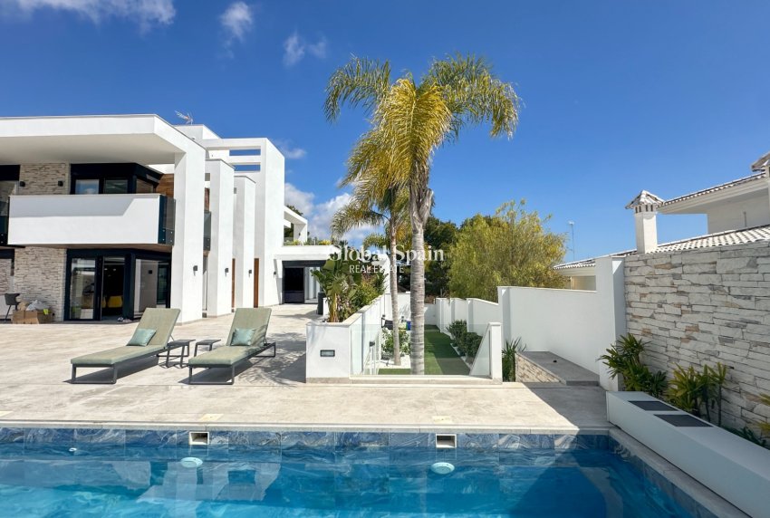 Wederverkoop - VILLA -
ORIHUELA COSTA - Costa Blanca