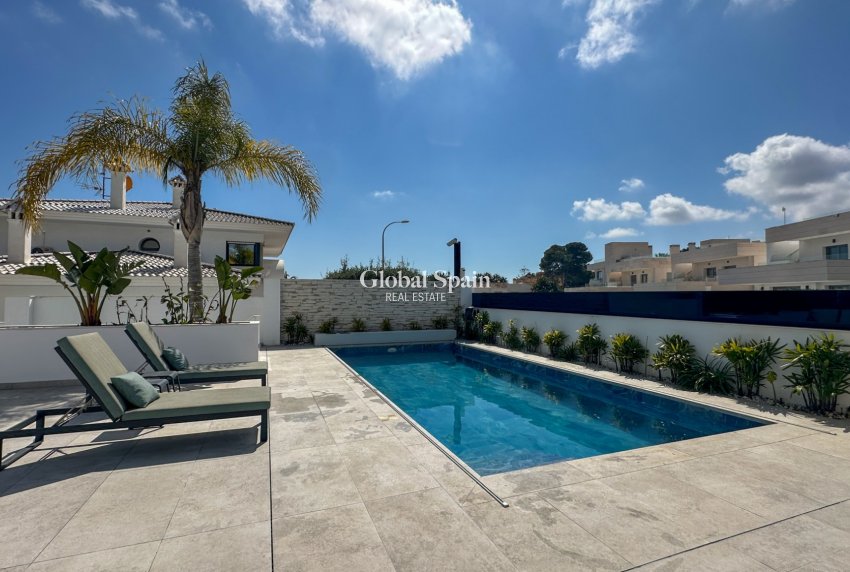 Wederverkoop - VILLA -
ORIHUELA COSTA - Costa Blanca