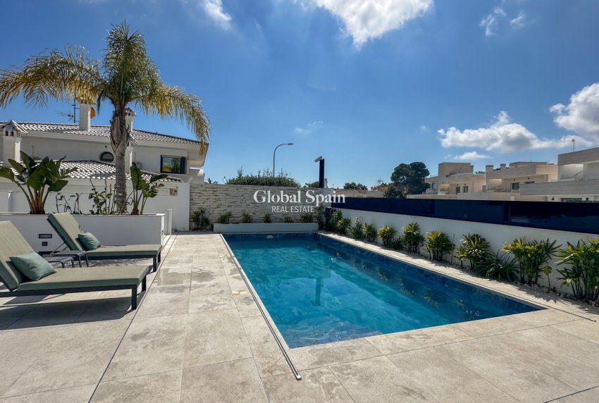 Wederverkoop - VILLA -
ORIHUELA COSTA - Costa Blanca