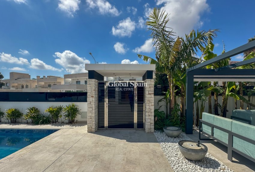 Wederverkoop - VILLA -
ORIHUELA COSTA - Costa Blanca