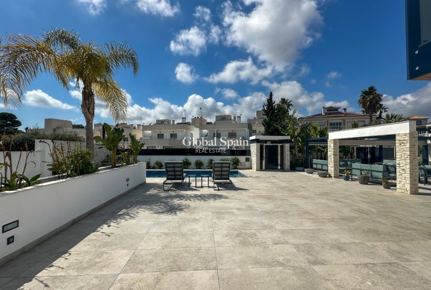 Wederverkoop - VILLA -
ORIHUELA COSTA - Costa Blanca