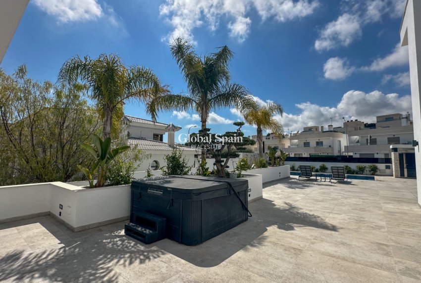 Wederverkoop - VILLA -
ORIHUELA COSTA - Costa Blanca