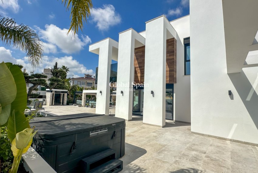 Wederverkoop - VILLA -
ORIHUELA COSTA - Costa Blanca