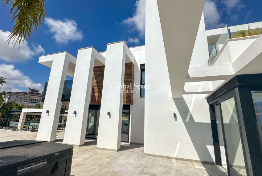 Wederverkoop - VILLA -
ORIHUELA COSTA - Costa Blanca