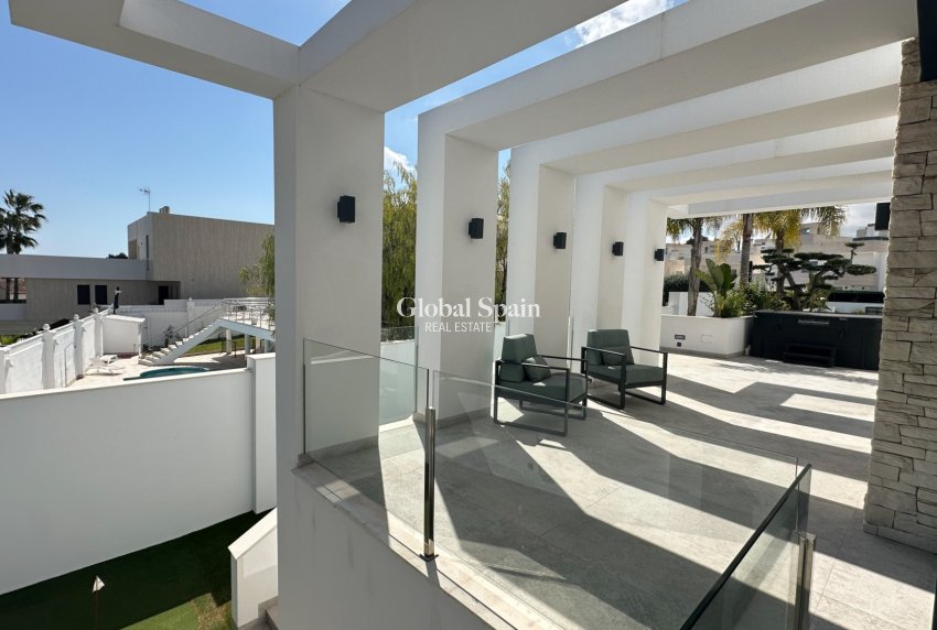 Wederverkoop - VILLA -
ORIHUELA COSTA - Costa Blanca