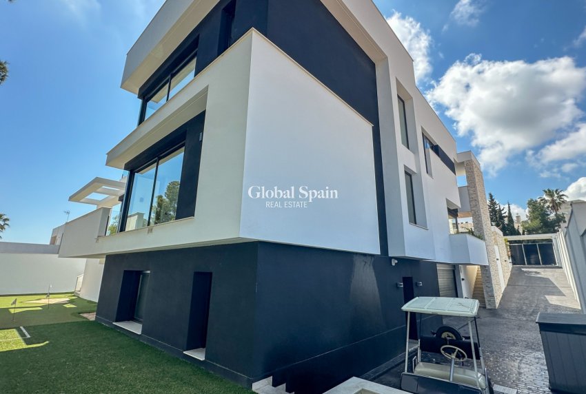 Wederverkoop - VILLA -
ORIHUELA COSTA - Costa Blanca