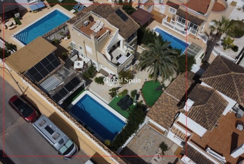 Wederverkoop - VILLA -
ORIHUELA COSTA - Costa Blanca