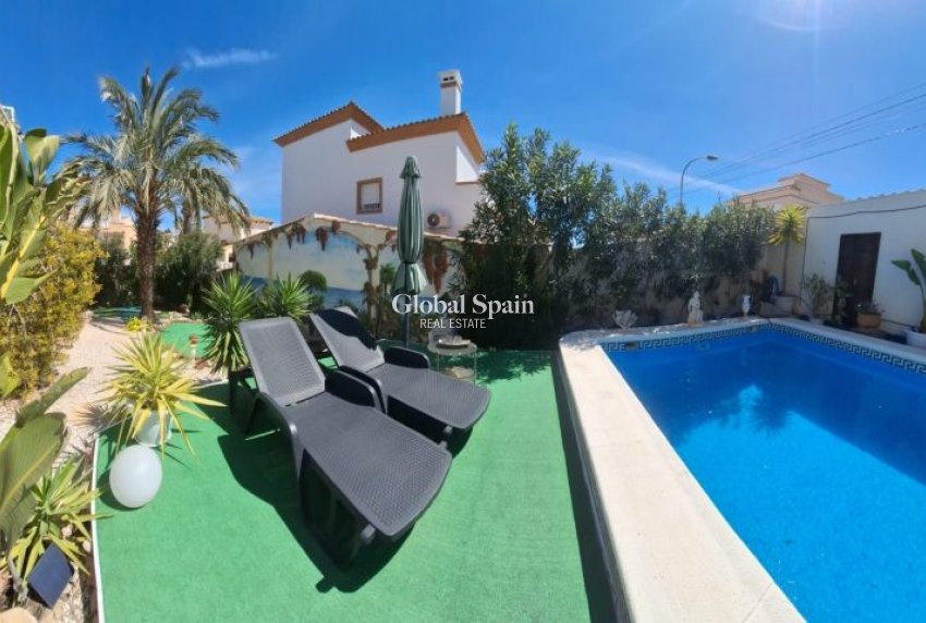Wederverkoop - VILLA -
ORIHUELA COSTA - Costa Blanca