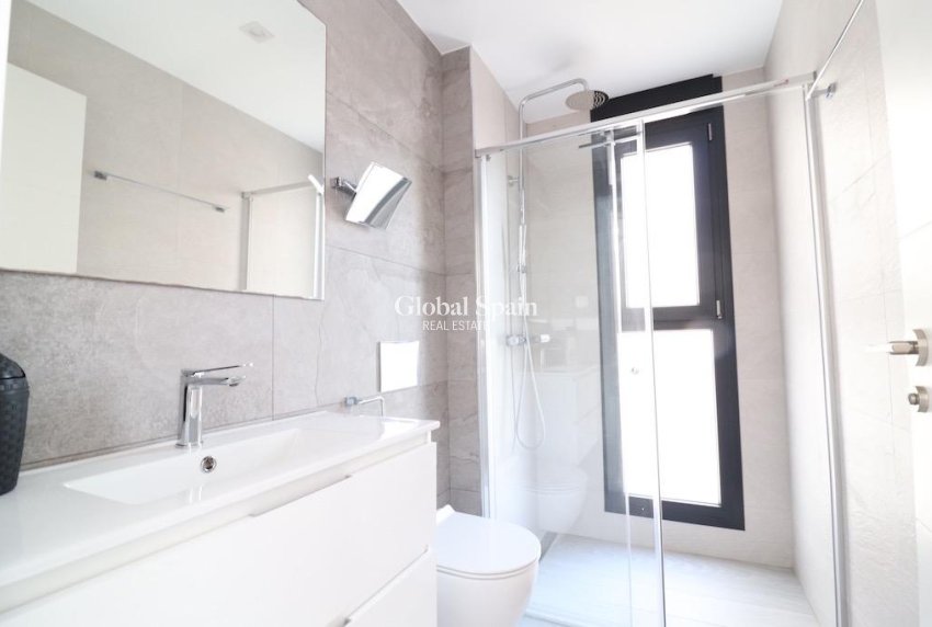 Wederverkoop - VILLA -
ORIHUELA COSTA - Costa Blanca