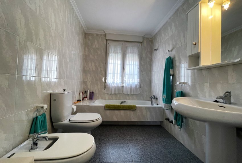 Wederverkoop - VILLA -
ORIHUELA COSTA - Costa Blanca