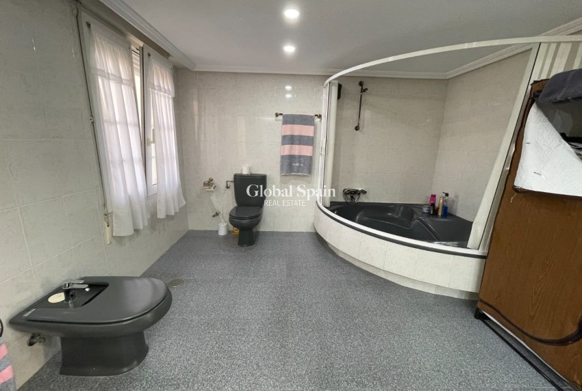 Wederverkoop - VILLA -
ORIHUELA COSTA - Costa Blanca