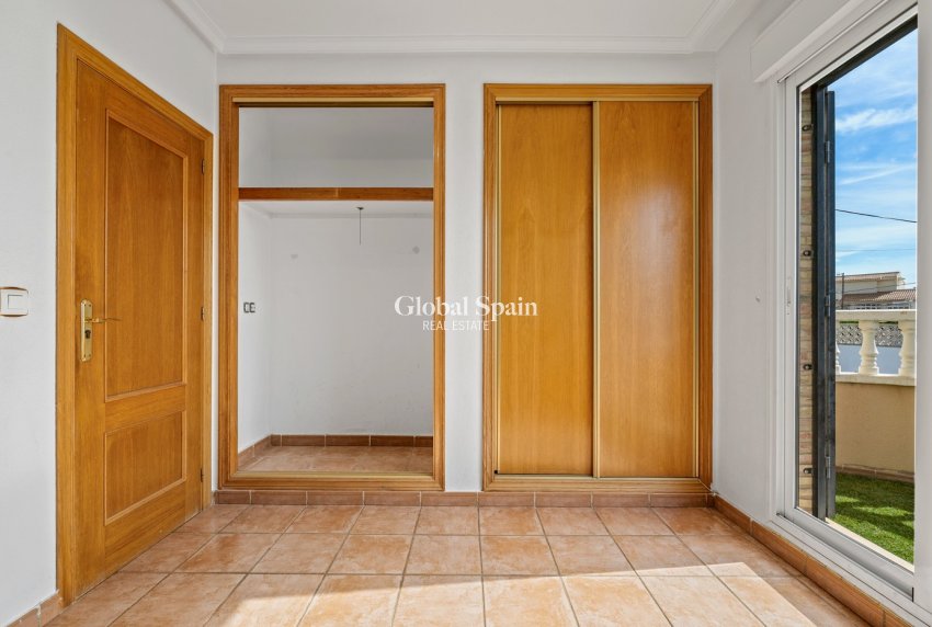 Wederverkoop - VILLA -
ORIHUELA COSTA - Costa Blanca