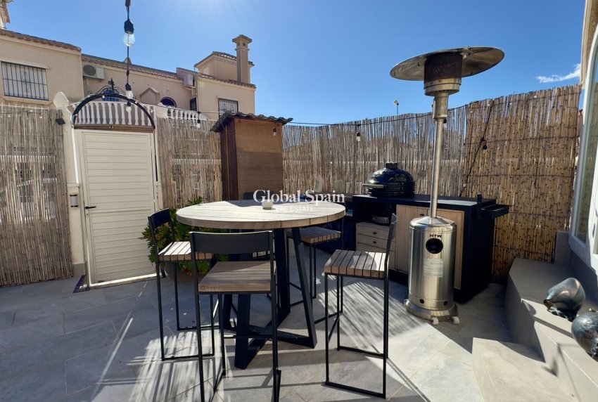 Wederverkoop - VILLA -
ORIHUELA COSTA - Costa Blanca