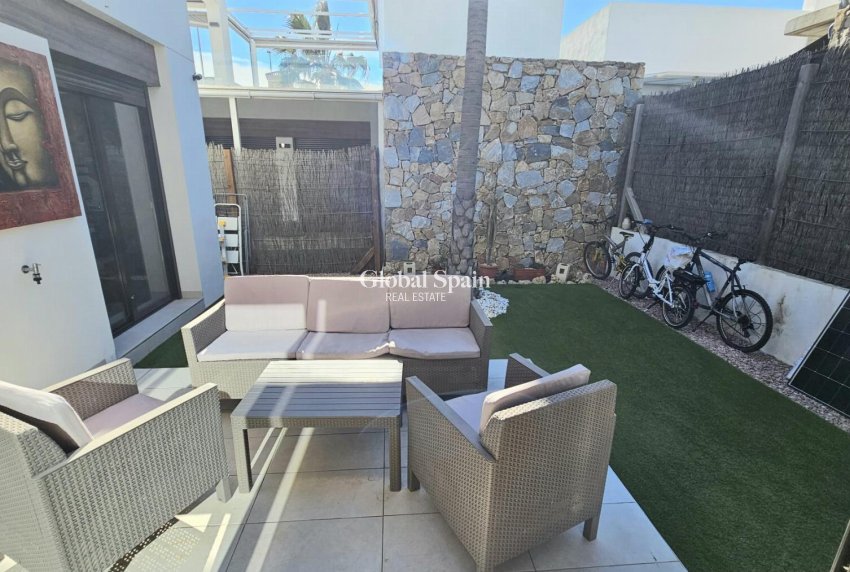 Wederverkoop - VILLA -
ORIHUELA COSTA - Costa Blanca