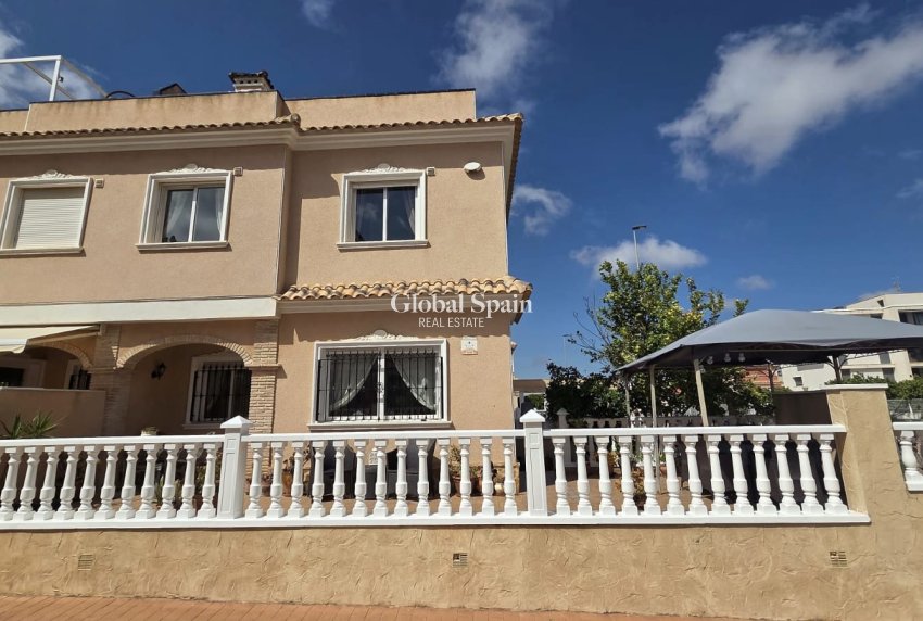 Wederverkoop - VILLA -
ORIHUELA COSTA - Costa Blanca