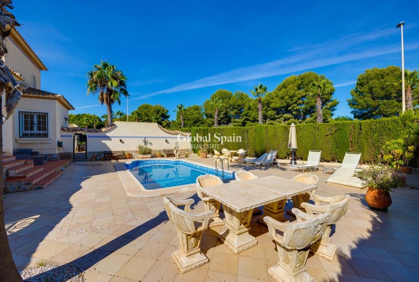 Wederverkoop - VILLA -
ORIHUELA COSTA - Costa Blanca