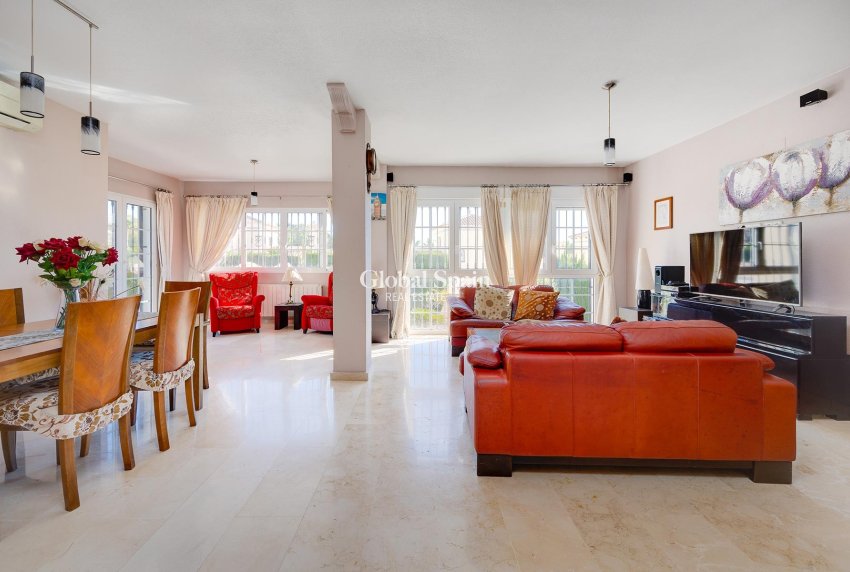 Wederverkoop - VILLA -
ORIHUELA COSTA - Costa Blanca
