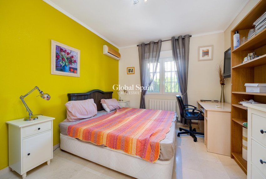 Wederverkoop - VILLA -
ORIHUELA COSTA - Costa Blanca